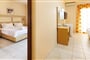 Hotel Aqua Sun Village: fotografie vybavení exteriérů a interiérů ubytování.