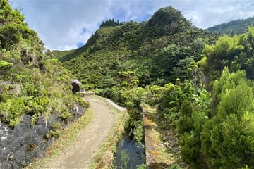 Azorské ostrovy - Sao Miguel – pěší turistika v zeleném ráji ***