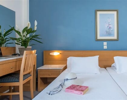 Hotel Delfinia - Lesbos: fotografie vybavení exteriérů a interiérů ubytování.