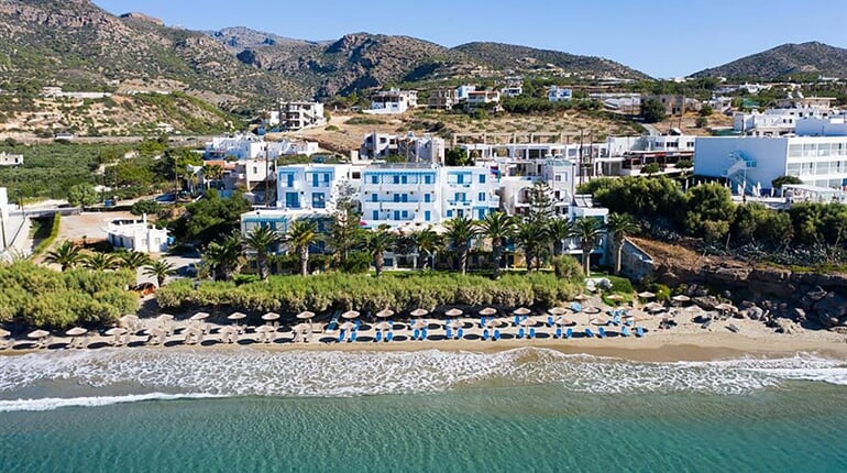 Hotel Artemis: fotografie vybavení exteriérů a interiérů ubytování.