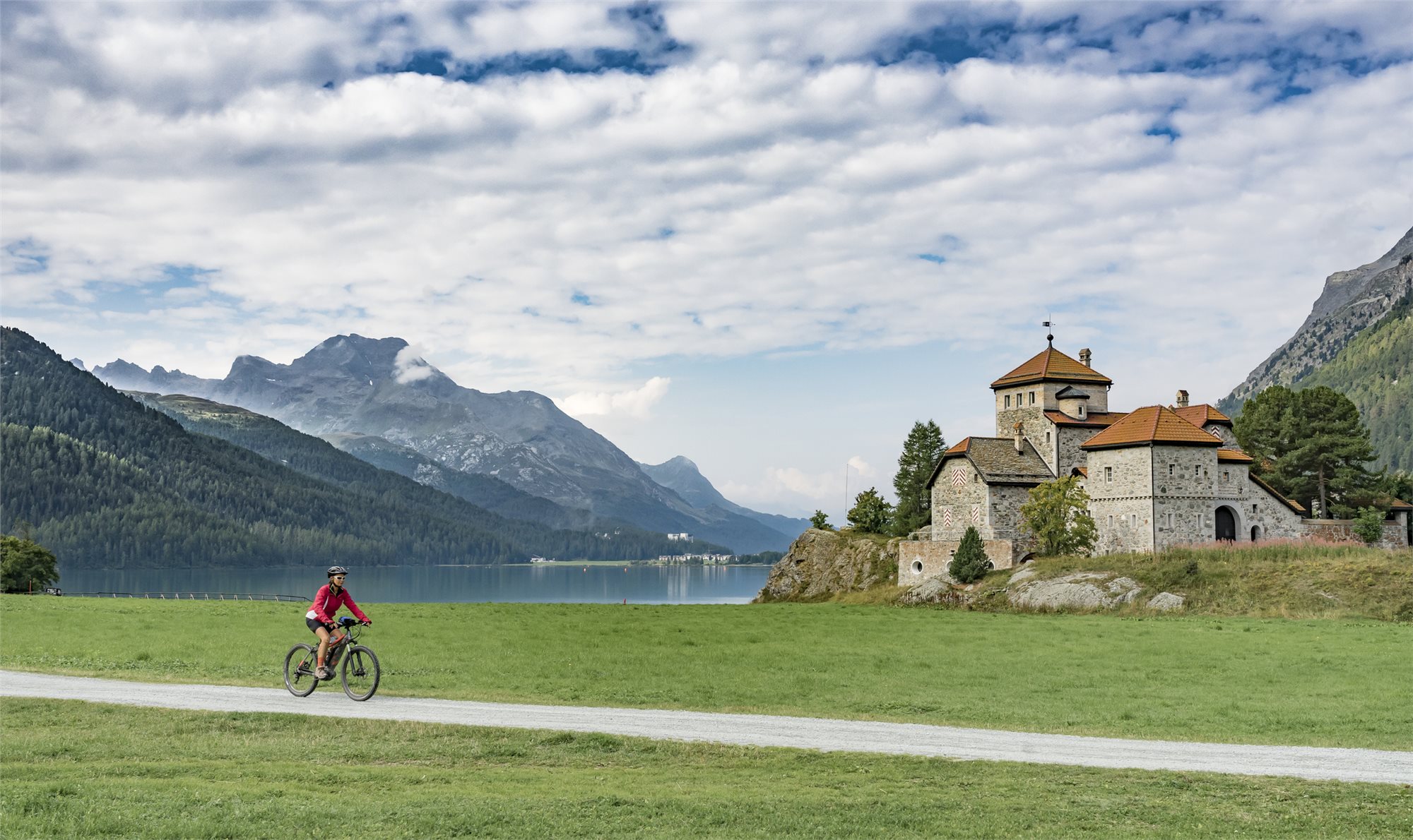 St.Moritz na kole_iStock-1140185071