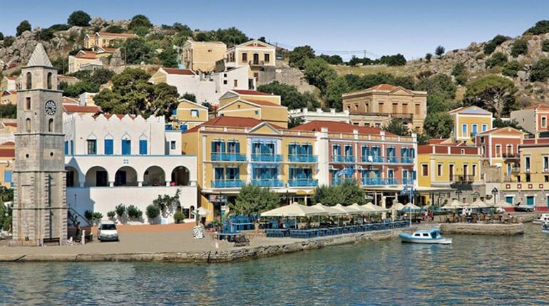 Hotel Nireus - Symi: fotografie vybavení exteriérů a interiérů ubytování.