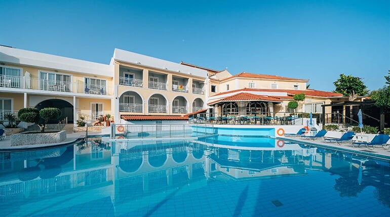 Hotel Diana Palace: fotografie vybavení exteriérů a interiérů ubytování.