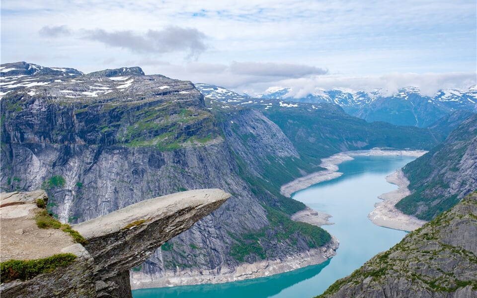 Trolltunga s výhledem na fjord - Norsko