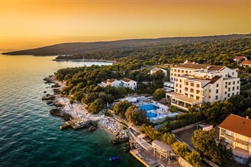 Jakišnica - La Luna Island hotel ***