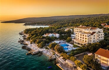 Jakišnica - La Luna Island hotel ***