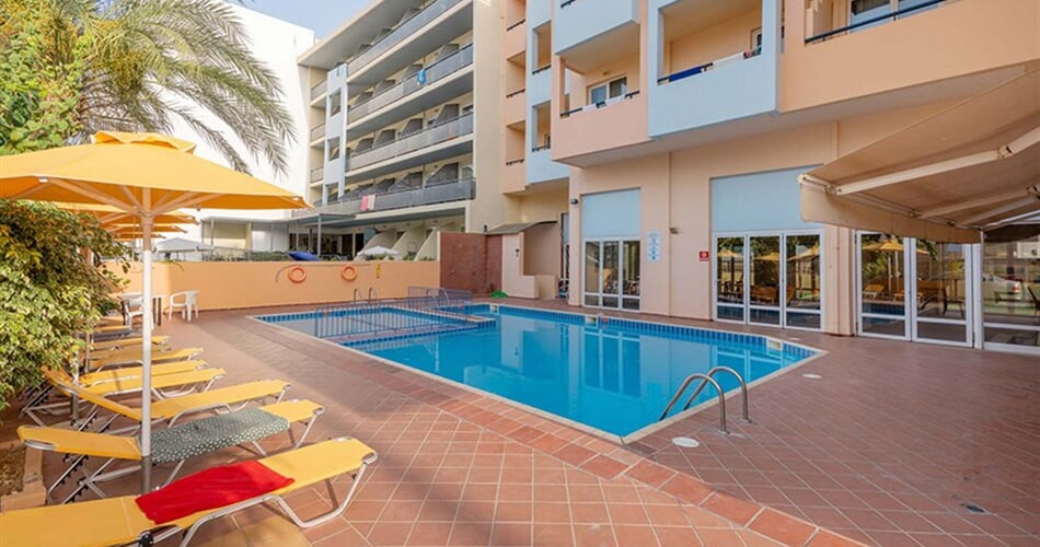 Aparthotel Lefkoniko Bay: fotografie vybavení exteriérů a interiérů ubytování.