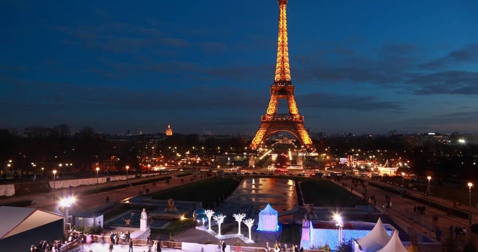 Christmas-in-paris-ice-skating
