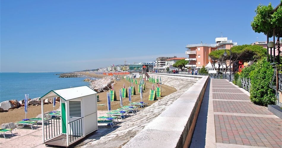 IT_Caorle_promenada_more2