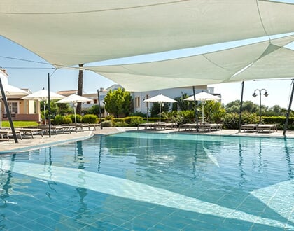 Hotel Neptune Luxury Resort: fotografie vybavení exteriérů a interiérů ubytování.