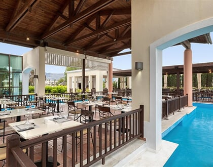 Hotel Neptune Luxury Resort: fotografie vybavení exteriérů a interiérů ubytování.