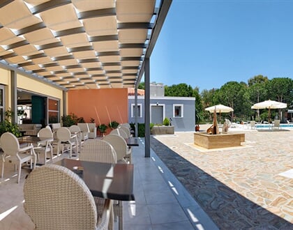 Aparthotel Theofilos Superior Resort: fotografie vybavení exteriérů a interiérů ubytování.