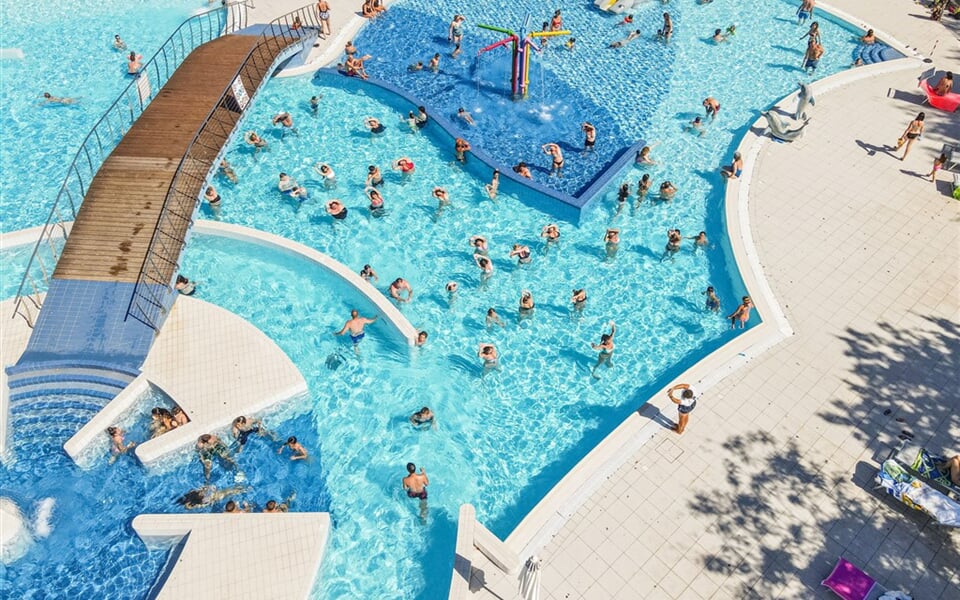 adriano-parco-acquatico-piscina-pipistrello