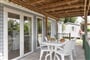 lodge-comfort-dog-veranda