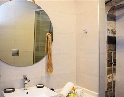 Hotel Myrtis Spa: fotografie vybavení exteriérů a interiérů ubytování.