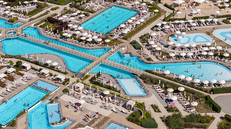 Hotel Wave Resort: fotografie vybavení exteriérů a interiérů ubytování.