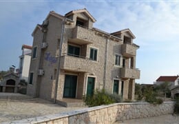 Srima (Vodice) - Trio vila ***