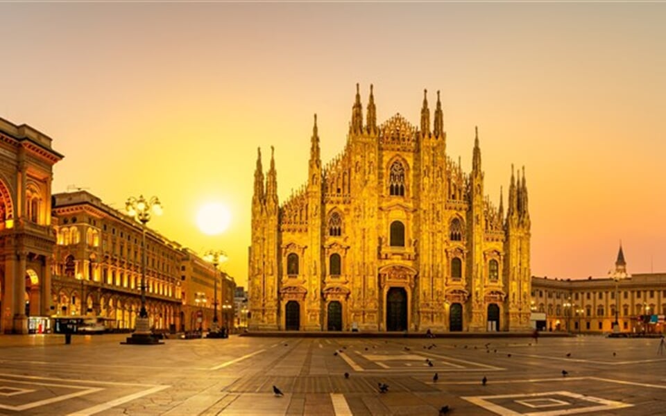 shutterstock_2374987913