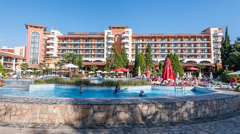 Hotel Hrizantema: fotografie vybavení exteriérů a interiérů ubytování.