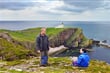 Skotsko - maják Stoer Head Lighthouse, odtud jdeme Old Man Of Stoer...