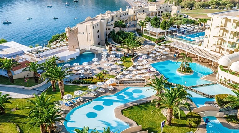 Hotel Lindos Royal Resort: fotografie vybavení exteriérů a interiérů ubytování.