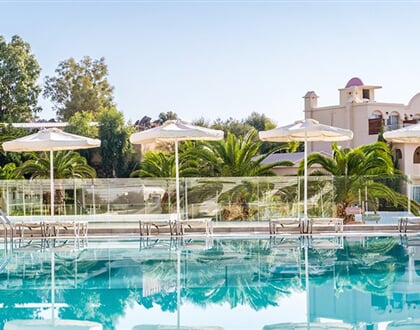 Hotel Lindos Royal Resort: fotografie vybavení exteriérů a interiérů ubytování.