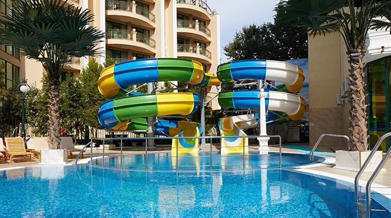 Hotel Planeta & Aqua Park: fotografie vybavení exteriérů a interiérů ubytování.