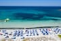 Pláž u hotelu, Porto Ottiolu, Sardinie