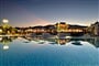 Hotelový bazén, Porto Ottiolu, Sardinie