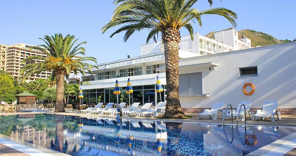 Hotel Montenegro Beach Resort: fotografie vybavení exteriérů a interiérů ubytování.