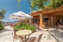 Hotel Montenegro Beach Resort: fotografie vybavení exteriérů a interiérů ubytování.