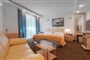 Hotel Montenegro Beach Resort: fotografie vybavení exteriérů a interiérů ubytování.
