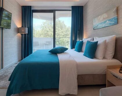 Hotel Montenegro Beach Resort: fotografie vybavení exteriérů a interiérů ubytování.