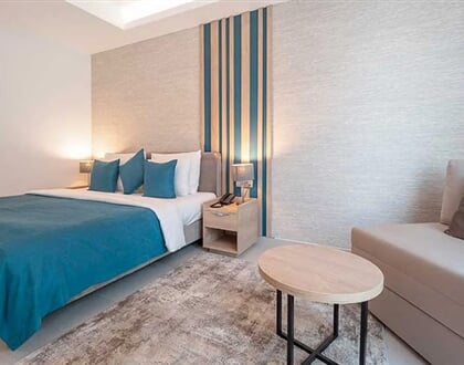 Hotel Montenegro Beach Resort: fotografie vybavení exteriérů a interiérů ubytování.
