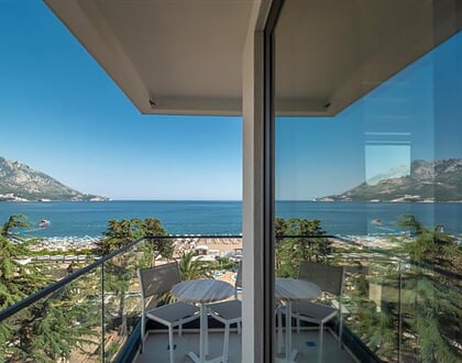 Hotel Montenegro Beach Resort: fotografie vybavení exteriérů a interiérů ubytování.