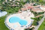 Letecký pohled na hotel, Porto Ottiolu, Sardinie