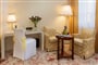 207-Photo6Small-700x466