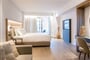 urban-chic-outdoor-jacuzzi-