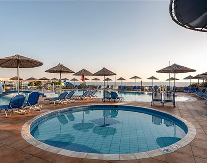 Hotel Mediterraneo: fotografie vybavení exteriérů a interiérů ubytování.