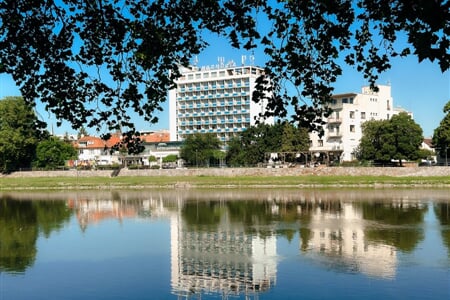 Piešťany, Magnólia – Seniorský pobyt