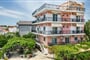Apartmánový dům Ianos (Janos): fotografie vybavení exteriérů a interiérů ubytování.