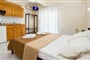 Apartmánový dům Ianos (Janos): fotografie vybavení exteriérů a interiérů ubytování.