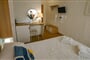Hotel Esperides: fotografie vybavení exteriérů a interiérů ubytování.