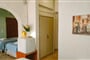 Hotel Esperides: fotografie vybavení exteriérů a interiérů ubytování.