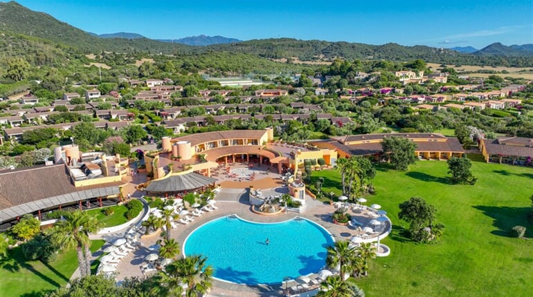 Pohled na hotel, Castiadas, Sardinie