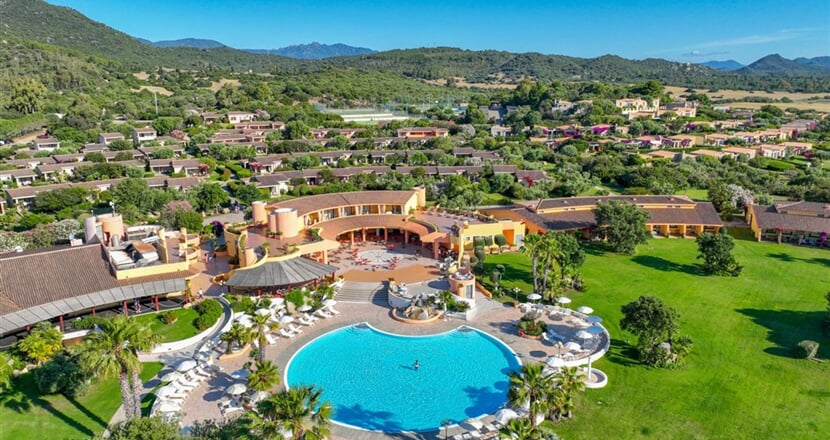 Pohled na hotel, Castiadas, Sardinie