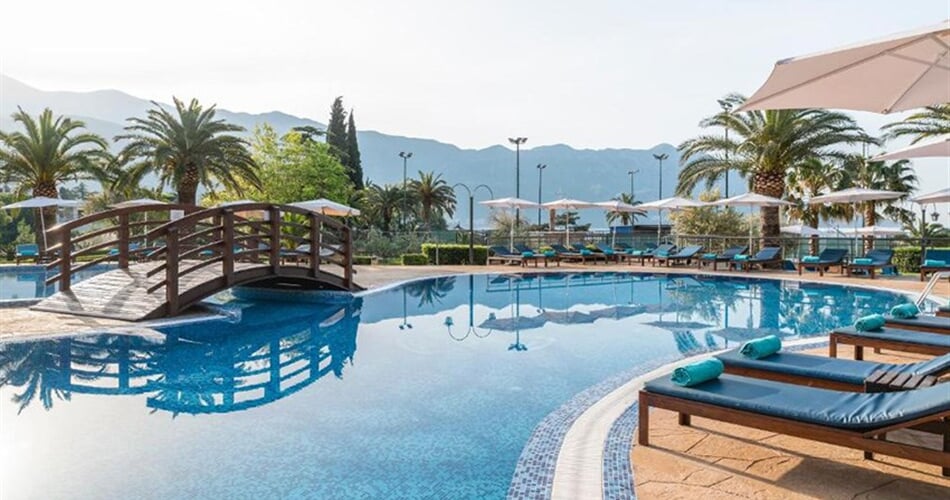 Hotel Iberostar Bellevue: fotografie vybavení exteriérů a interiérů ubytování.