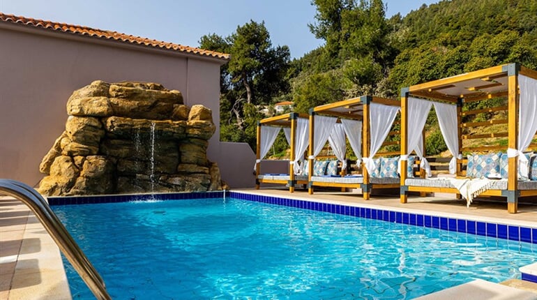 Hotel Skiathos Avaton Suites & Villas: fotografie vybavení exteriérů a interiérů ubytování.