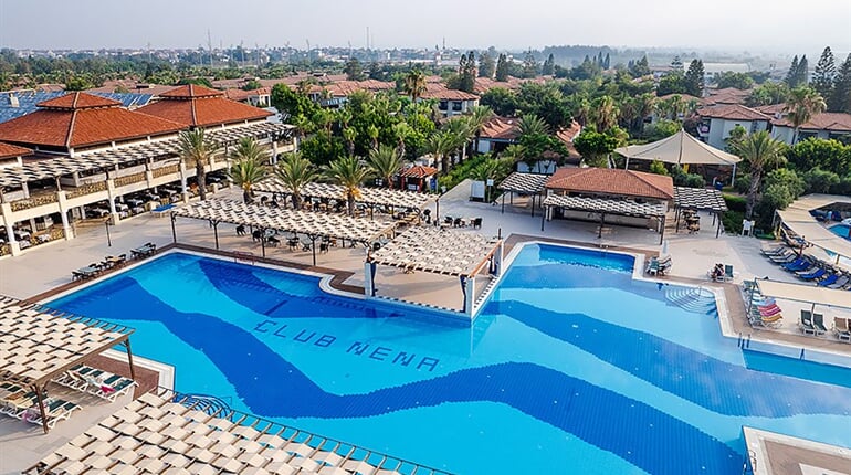 Hotel Club Nena: fotografie vybavení exteriérů a interiérů ubytování.