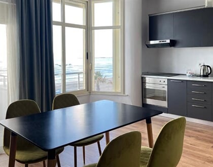 Wave-Beachfront-Apartments-16